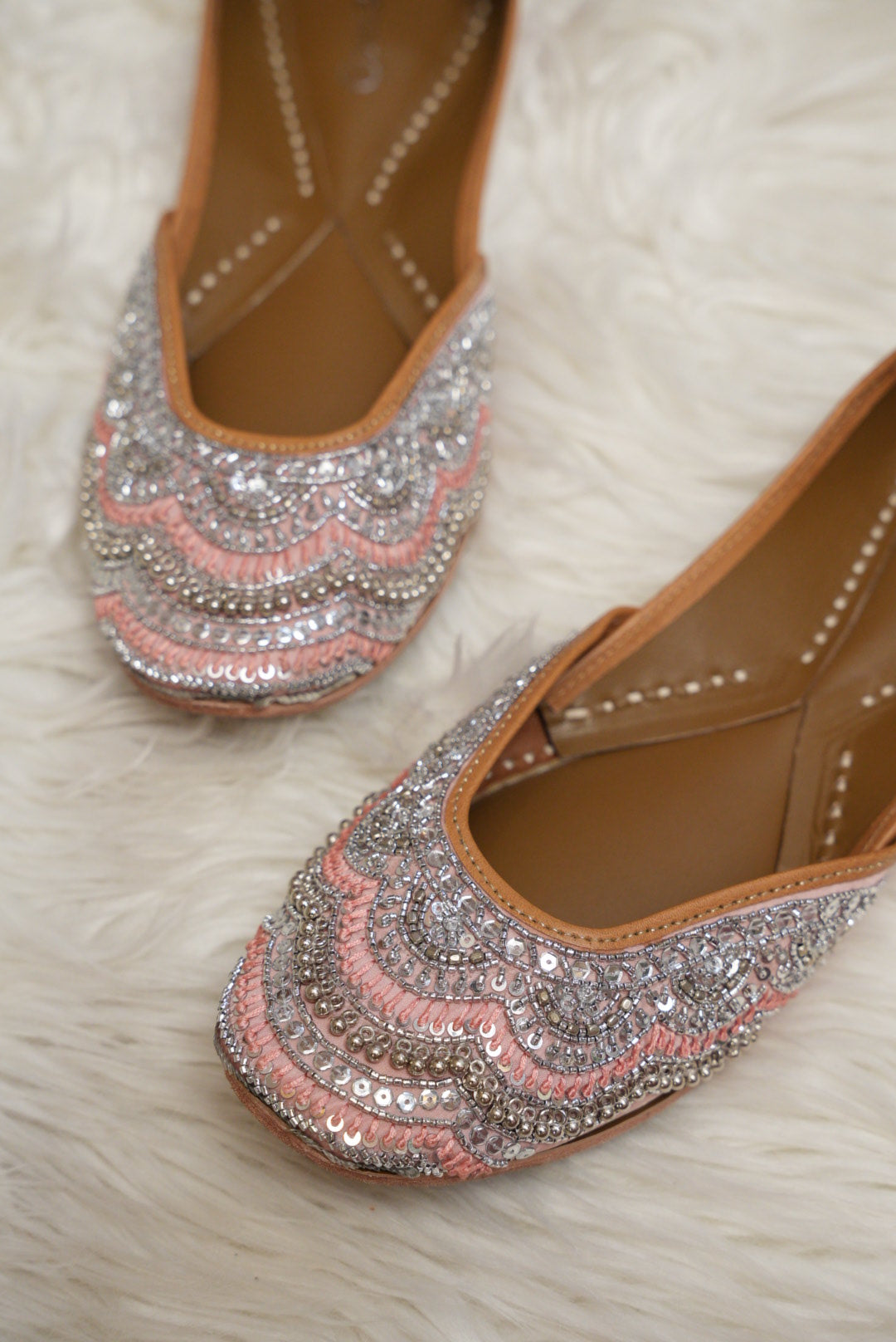 Aabroo Pink Juttis