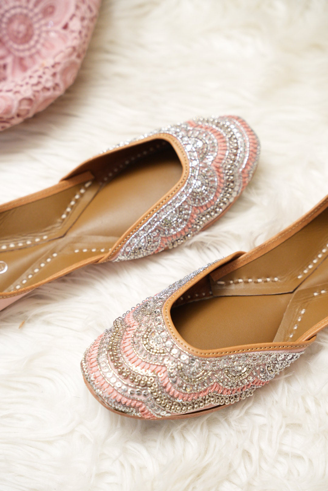Aabroo Pink Juttis