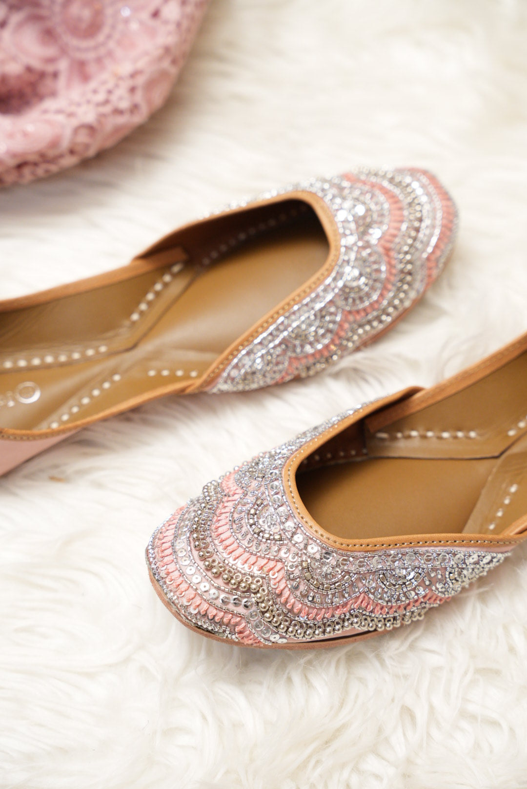 Aabroo Pink Juttis
