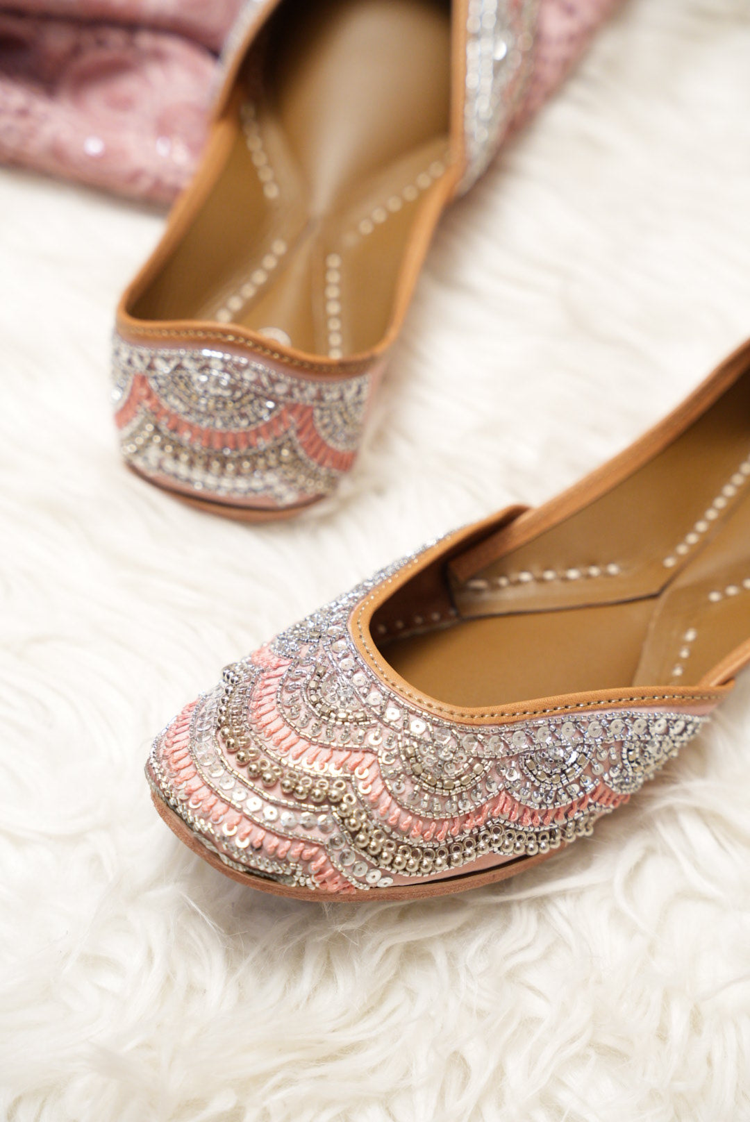 Aabroo Pink Juttis