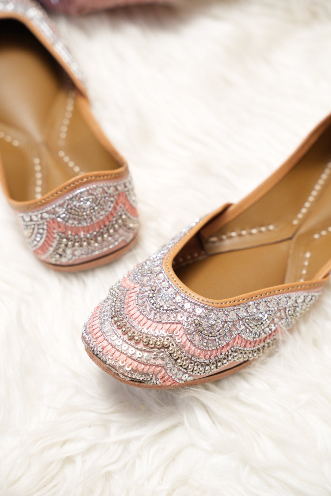 Aabroo Pink Juttis