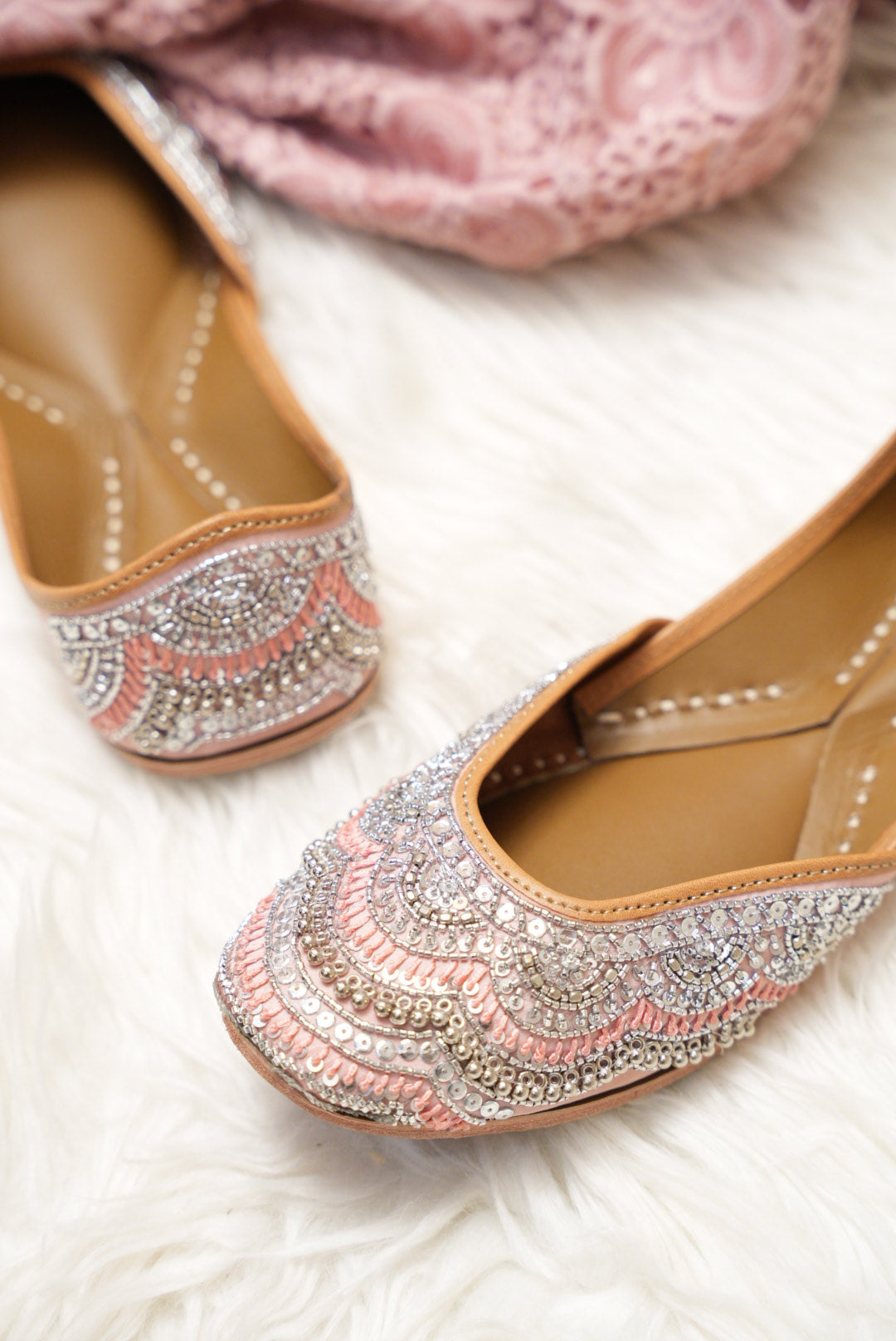 Aabroo Pink Juttis