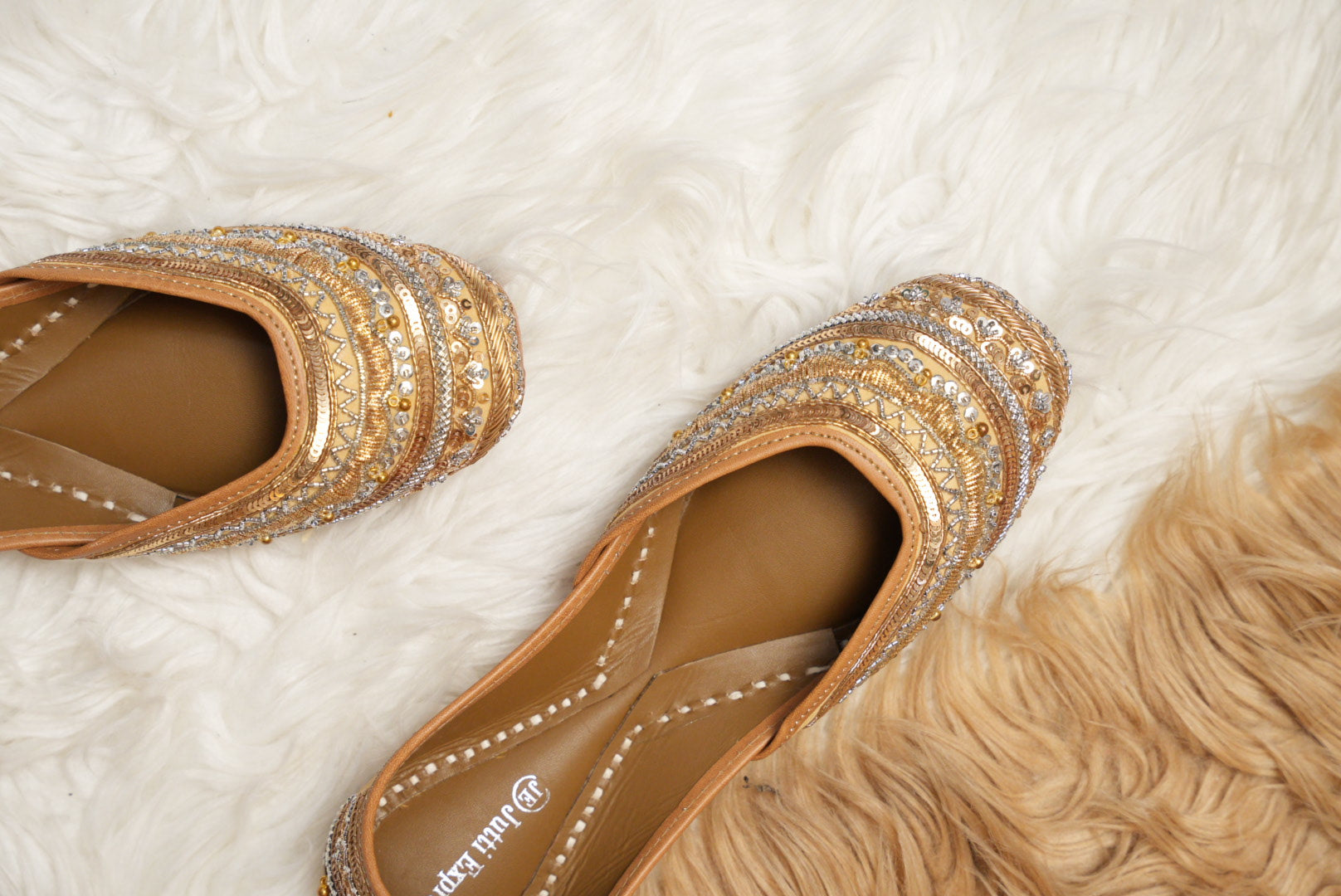 Noorani Golden Juttis