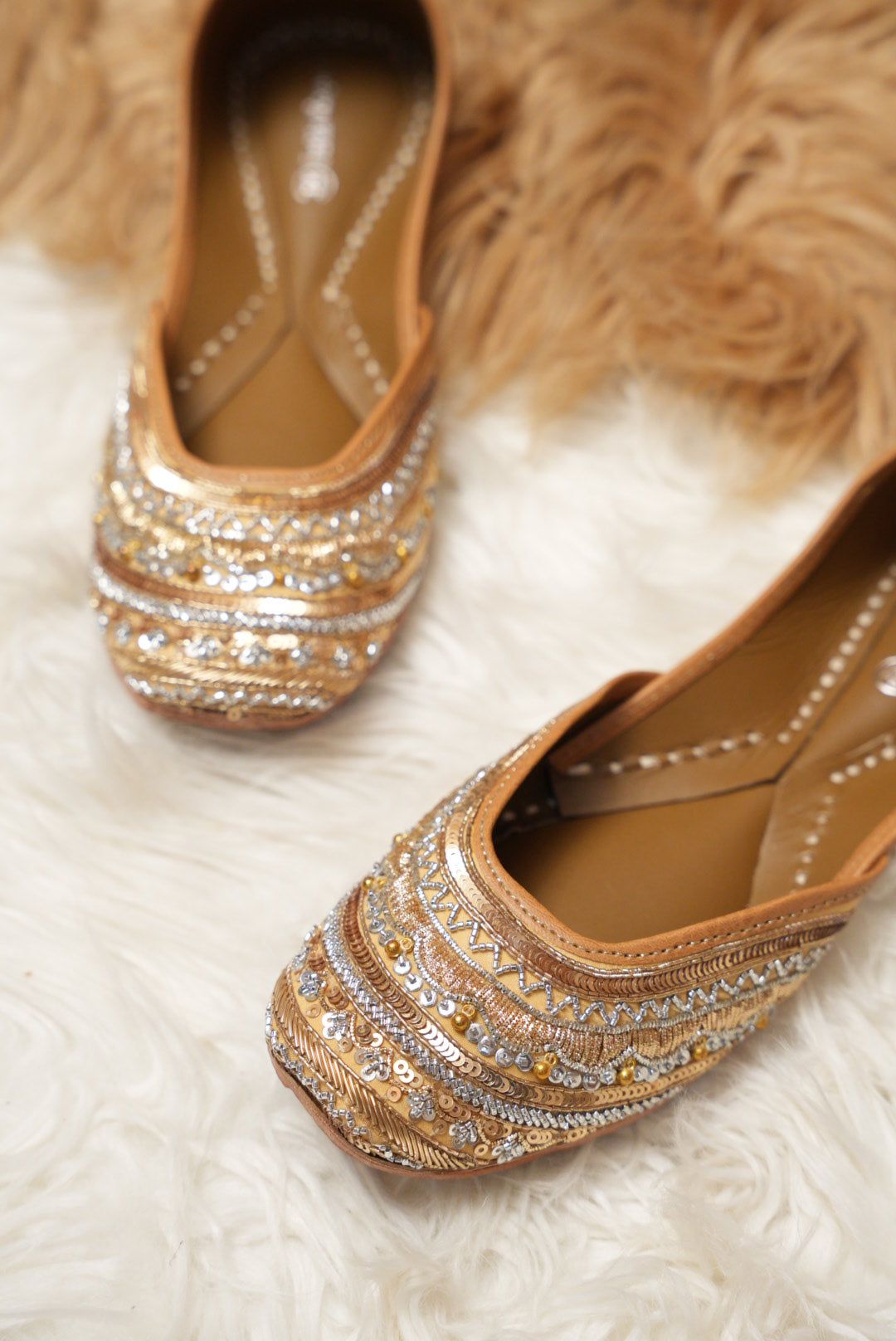Noorani Golden Juttis