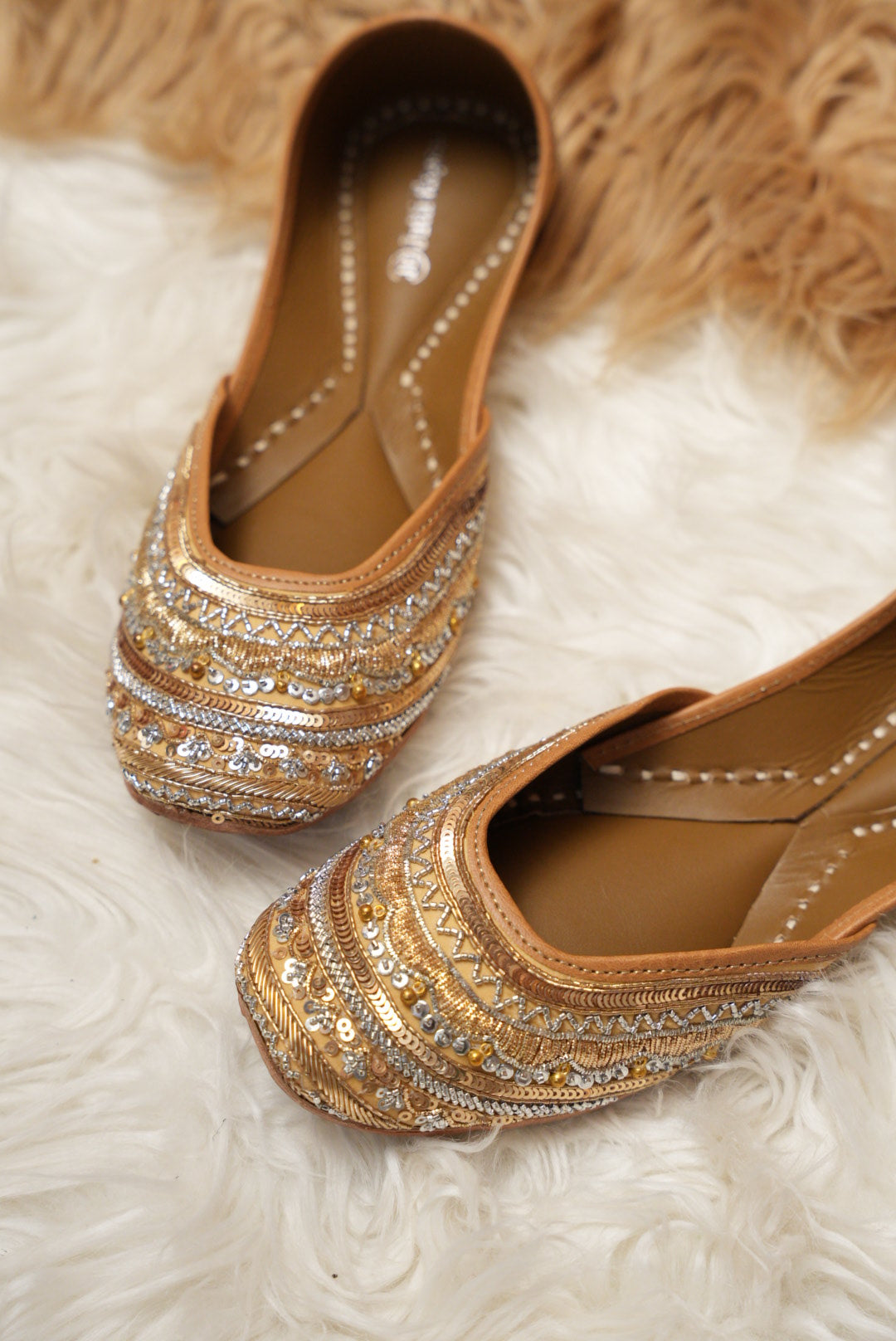 Noorani Golden Juttis
