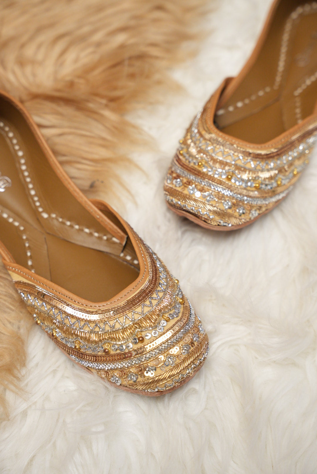 Noorani Golden Juttis