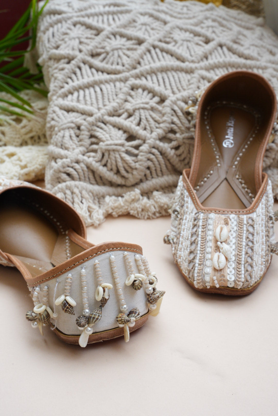 Maham Off White Shells Mojaris