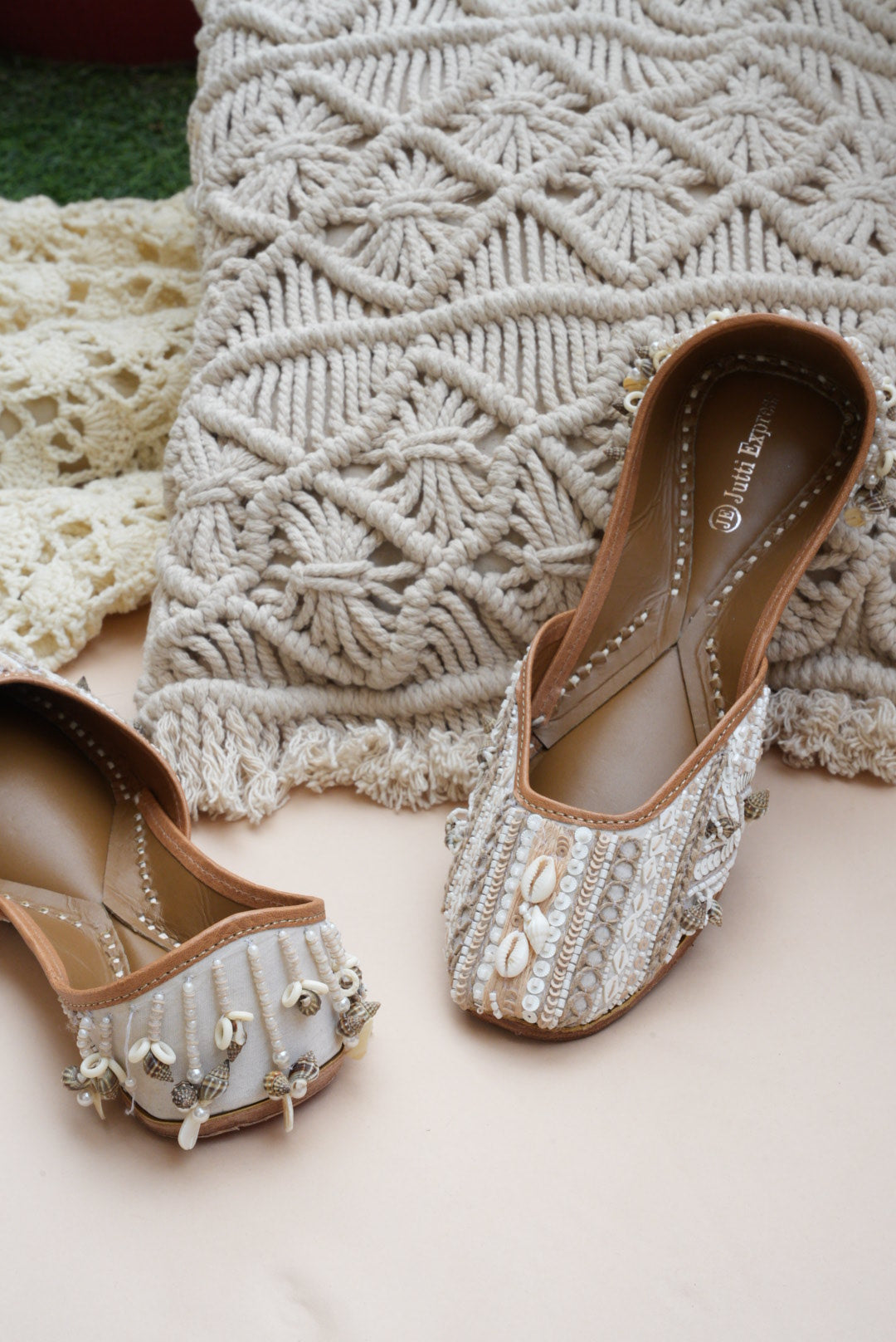 Maham Off White Shells Mojaris