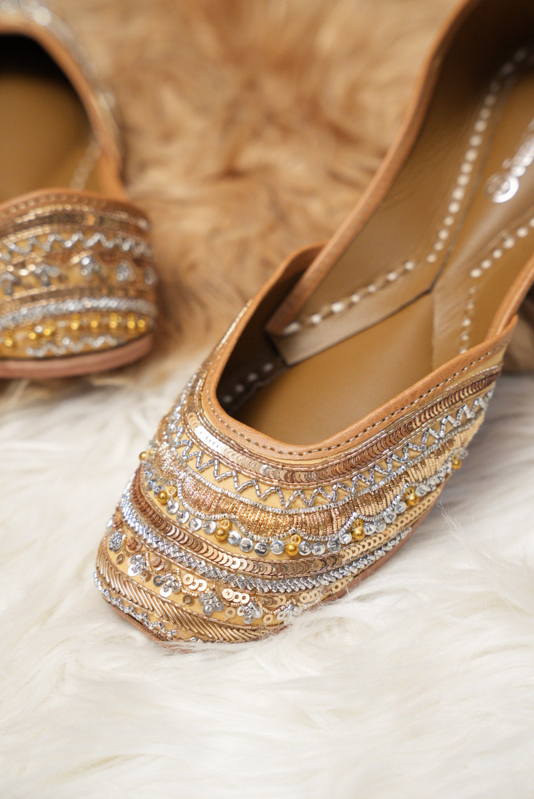 Noorani Golden Juttis
