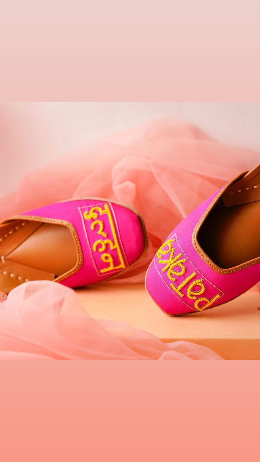 Dulhan Pataka Customized Juttis with Ghungroos â JuttiExpress
