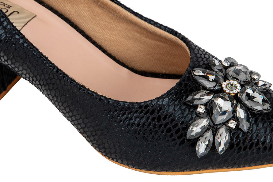 Black Women Pumps with Brooch