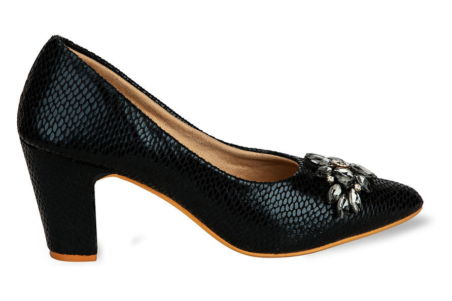 Black Women Pumps with Brooch