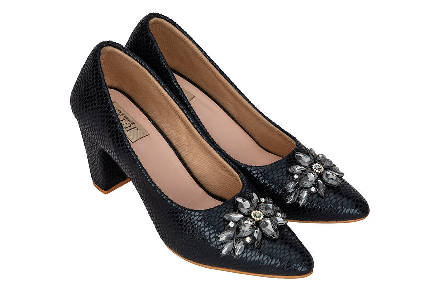 Black Women Pumps with Brooch